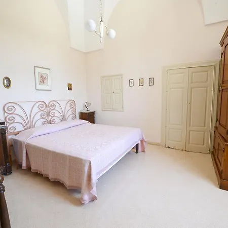 Rina Con Giardino Ostuni