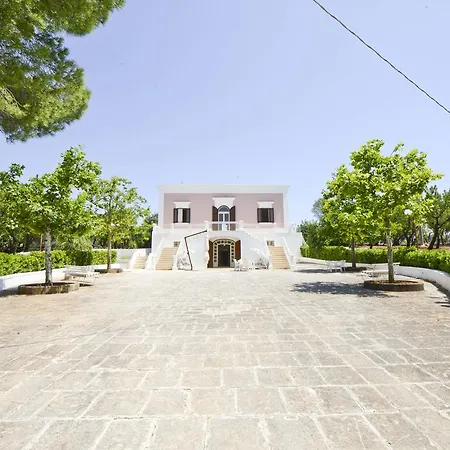 Rina Con Giardino Ostuni